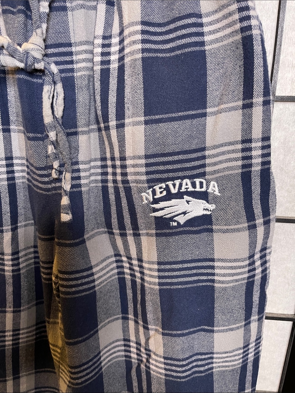 Concepts Sports   Men's Nevada Wolf Pack Navy and Grey Plaid Pants.